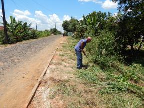  VILA RURAL DE JAPIRA ESTÁ RECEBENDO SERVIÇO DE LIMPEZA