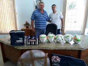 DEPARTAMENTO DE ESPORTES DE JAPIRA RECEBE MATERIAIS 