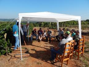 PRODUTORES DE CAFÉ  PARTICIPAM  DE DIA DE CAMPO 