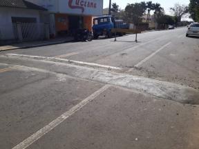 Prefeitura de Japira instala lombadas por várias ruas da cidade!!!