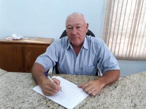 O PREFEITO DE JAPIRA LAURO CARVALHO INICIA O PRIMEIRO DIA DE TRABALHO COM VISITAS AOS DEPARTAMENTOS  E REUNIÕES