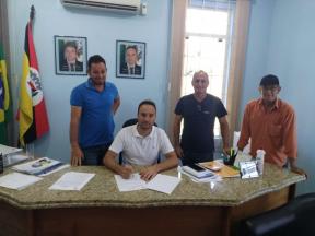 Nesta terça-feira dia 10/03 o Prefeito Angelo realizou a entrega de mais equipamentos oriundos de emenda parlamentar do Deputado Diego Garcia que foram destinados à APROPIA.