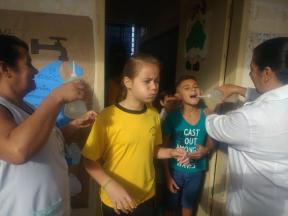 ALUNOS RECEBEM APLICAÇÃO DE FLÚOR