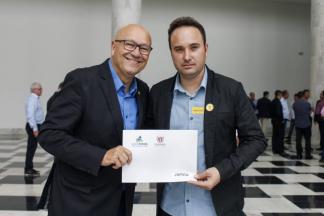 PREFEITO ANGELO ASSINA CONVÊNIO QUE VIABILIZA TUBOS DE CONCRETO PARA O MUNICÍPIO.